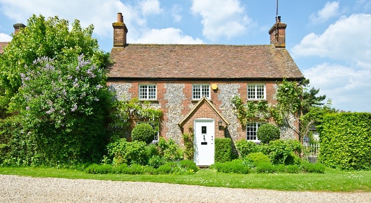 pretty_english_village_house