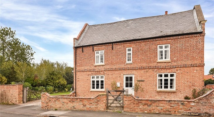 beautiful_english_brick_farmhouse