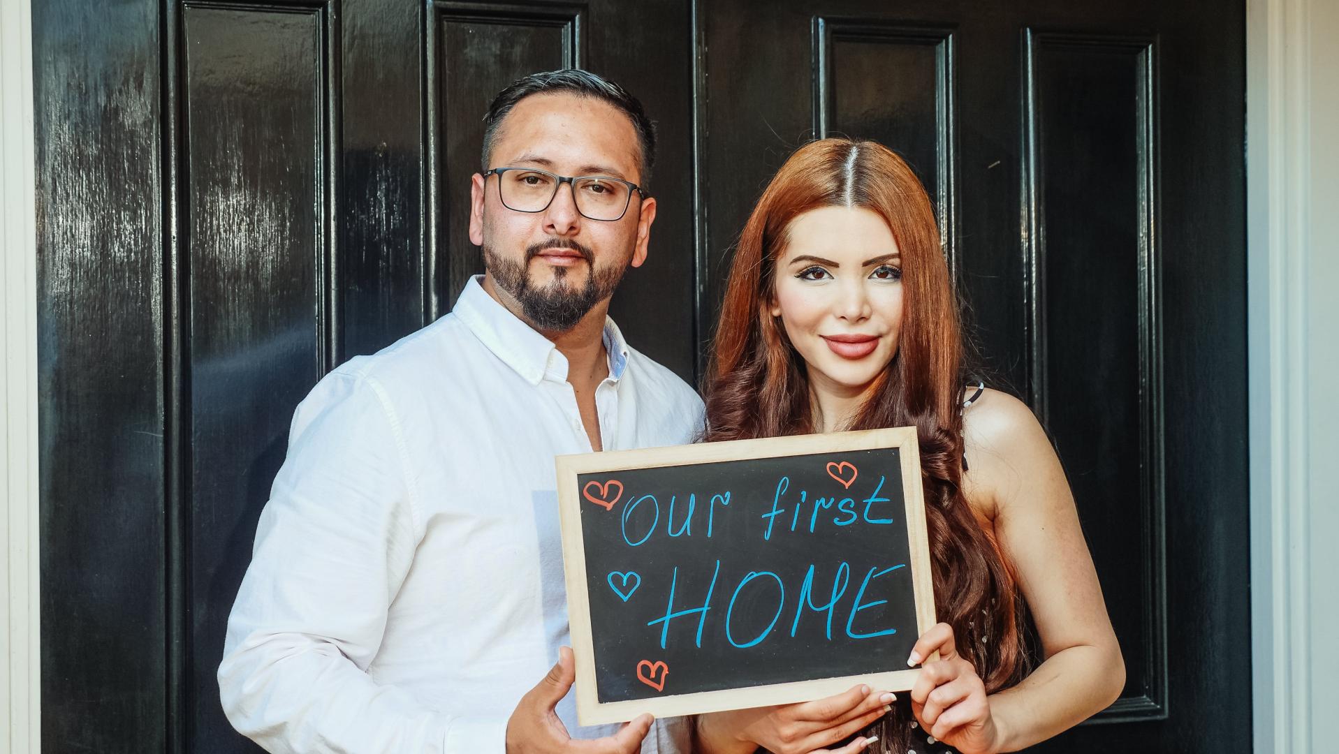 Photo of a couple that are first time home buyers