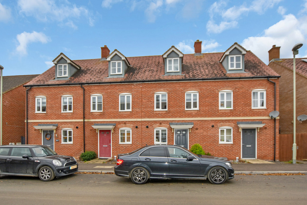 3 bed terraced house for sale in Ashford.