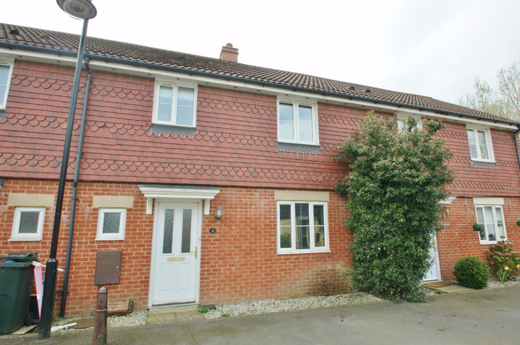 3 bed terraced house to rent in Ashford