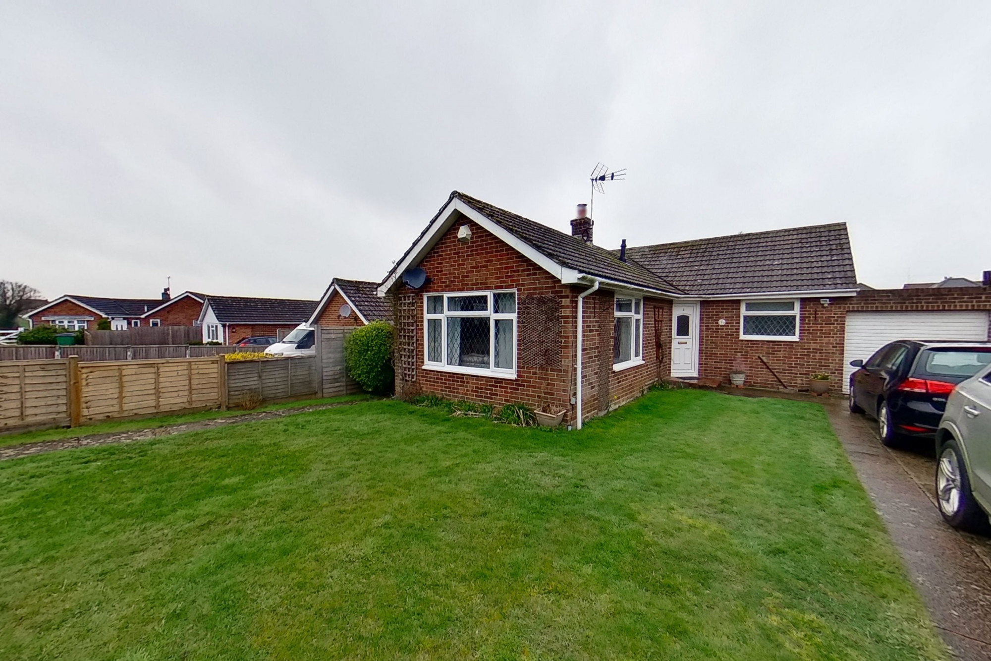 2 bed bungalow for sale in Barrow Hill Rise.