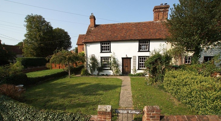 suffolk charming old white cottage with gardens and red roof