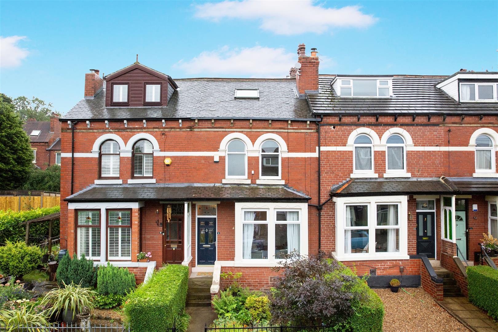 Beautiful Victorian terraced house with gardens in Leeds