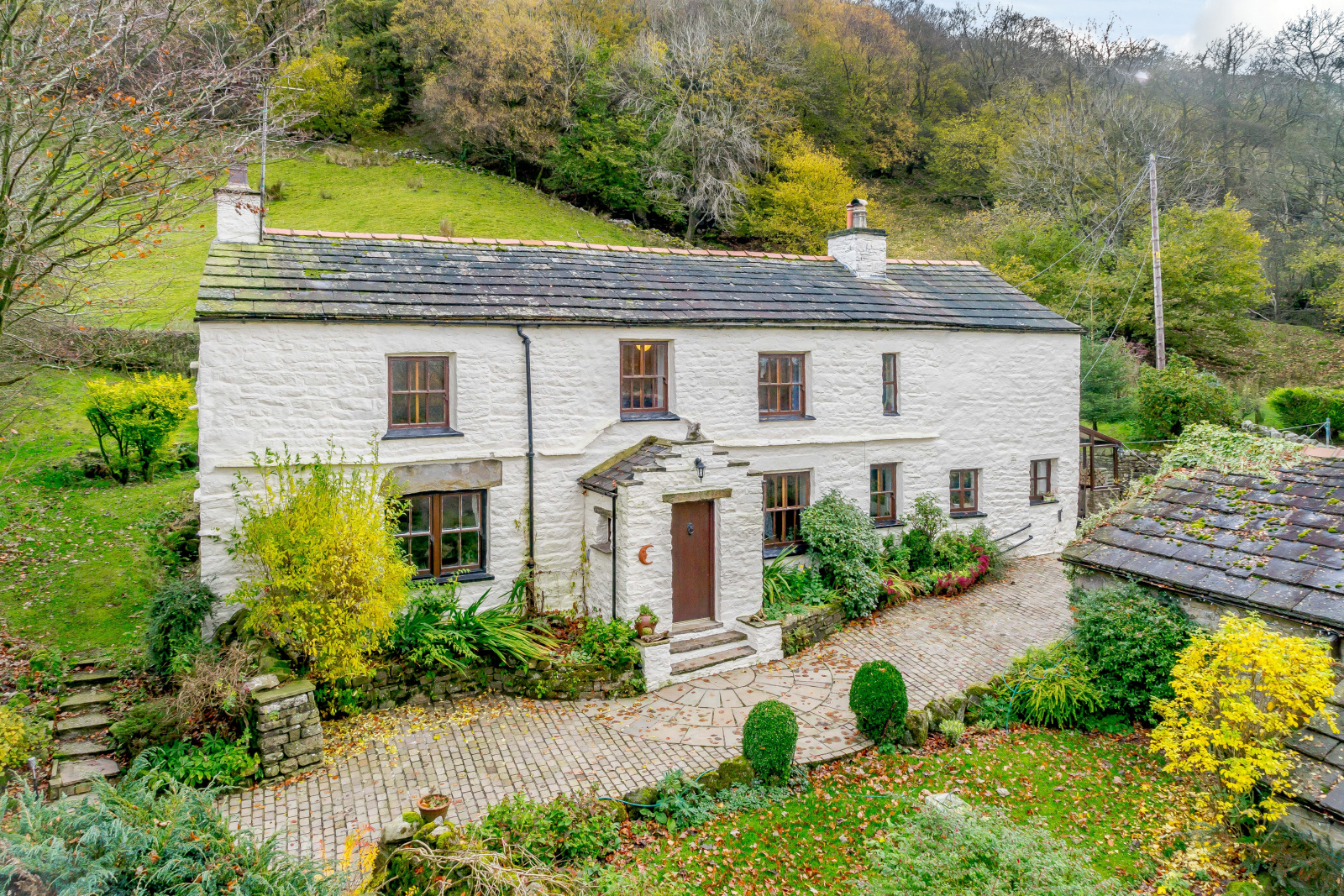 Grade II Listed 18th century historical farmhouse and longhouse in UK countryside