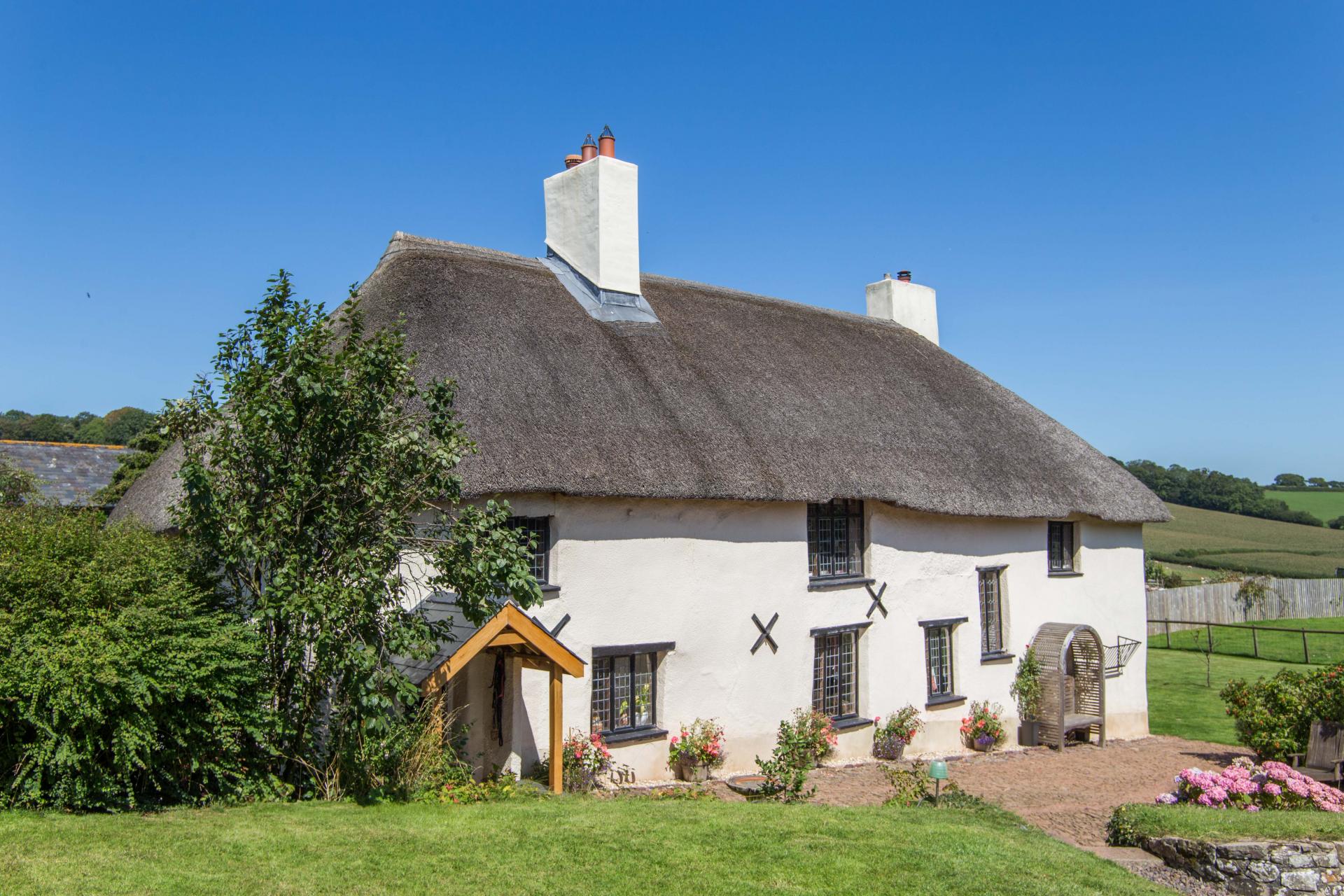 chocolate box thatched cottage pretty english home