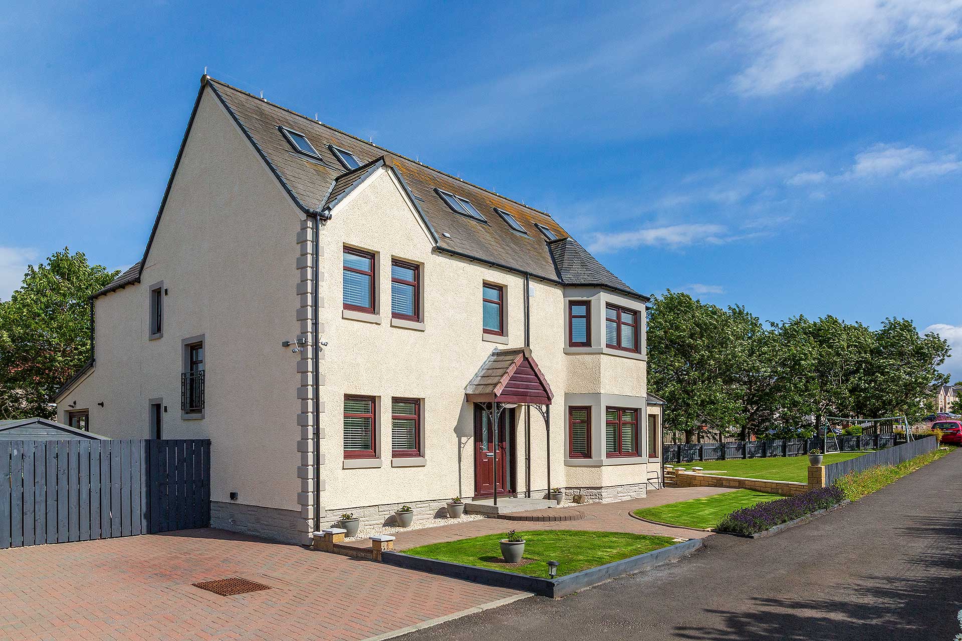6 Bedroom House for sale in Winchburgh